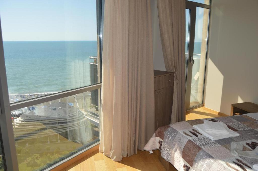 Luxury Apartments 巴统 外观 照片