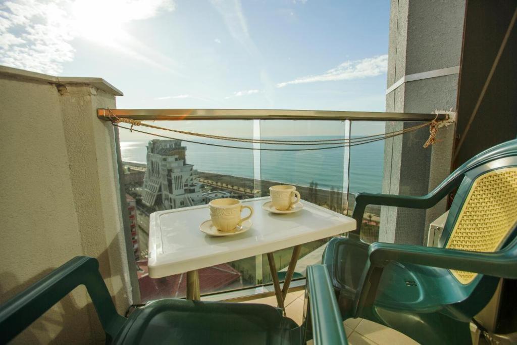 Luxury Apartments 巴统 外观 照片